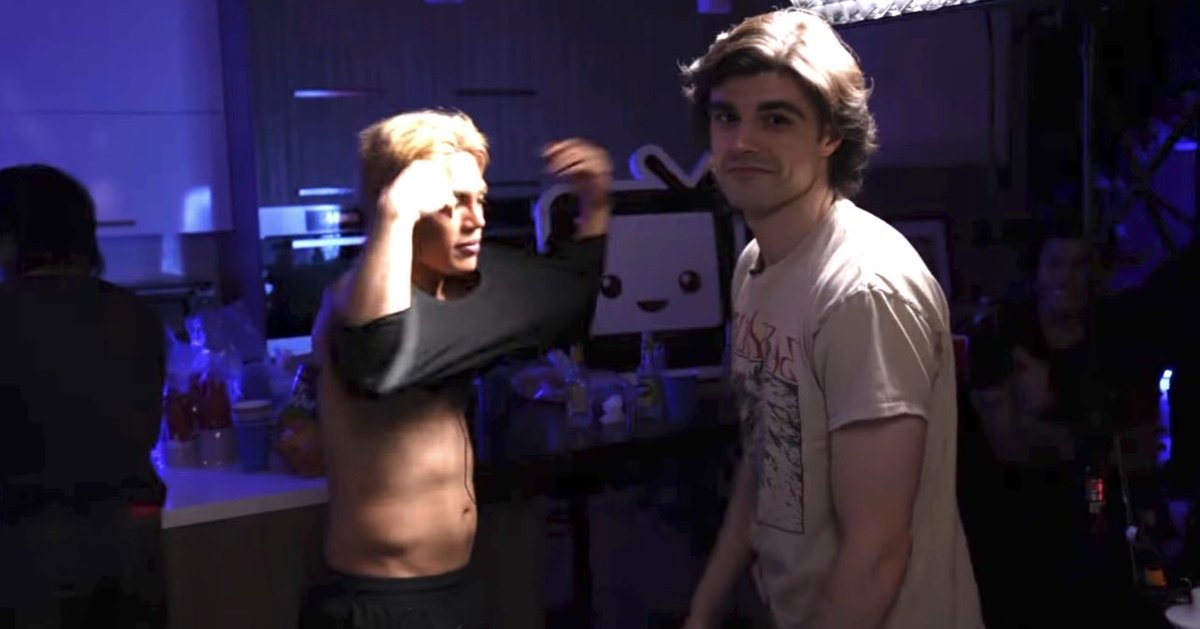 deelixlah's tweet photo. dude the otv vid was so good ty for inviting foolish and pls give me 10 more vids w him LMAO his reaction to when stell put his shirt back on https://t.co/InllgAO413