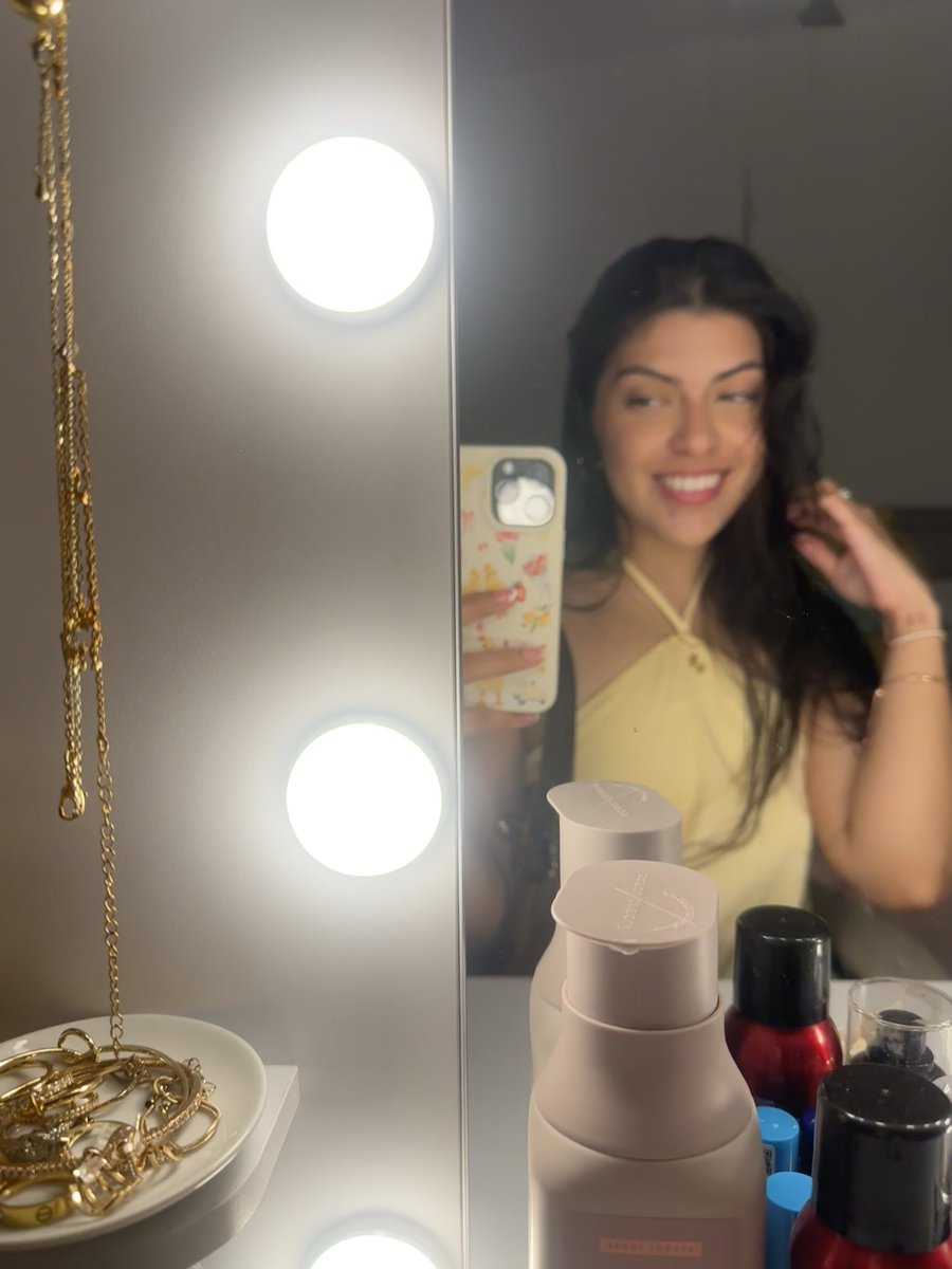 zgataaa's tweet photo. 💛🍯✨🌻 https://t.co/4VbrMxkd53
