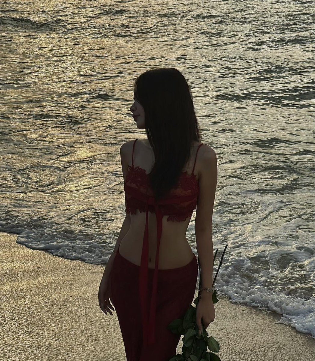 RubyeLafluer's tweet photo. 無駄に感傷に浸る時間は、案外必要な栄養なのかもね。まあ、知らんけど。 https://t.co/7eWMEBeugL
