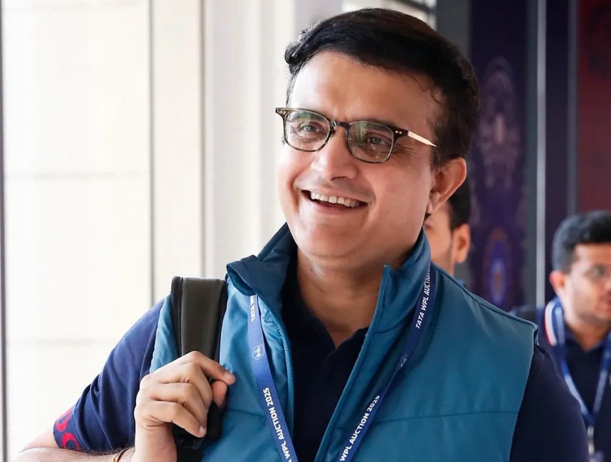 mufdlvdn's tweet photo. DELHI CAPITALS IN IPL 2027. 

[Shayan Acharya from Sportstar] 

Head Coach - Sourav Ganguly 
Assistant Coach - Yuvraj Singh 
Fast bowling Coach - Chaminda Vaas
Spin bowling coach - Amit Mishra https://t.co/4xLOSyrieL