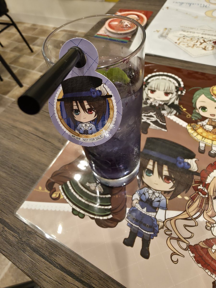 nontam121's tweet photo. この令和の時代に、自分ではなく母親の希望でローゼンメイデンのコラボカフェへ来ることになるとは思わなんだ… https://t.co/mxlxzIVzwi