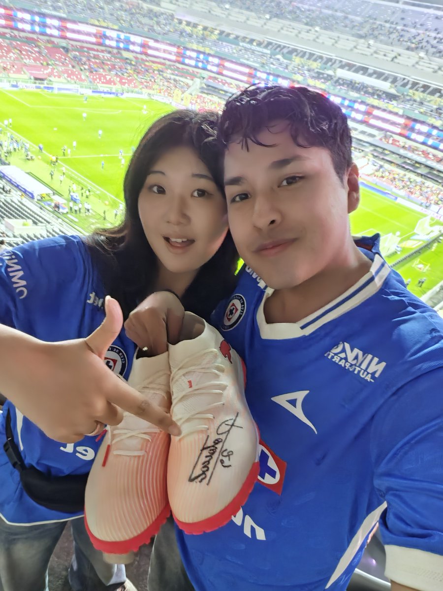 JerarQO's tweet photo. Pareja MexiCoreana 🇲🇽🇰🇷🥳
#SabadoFutbolero https://t.co/lhicOuxGDg