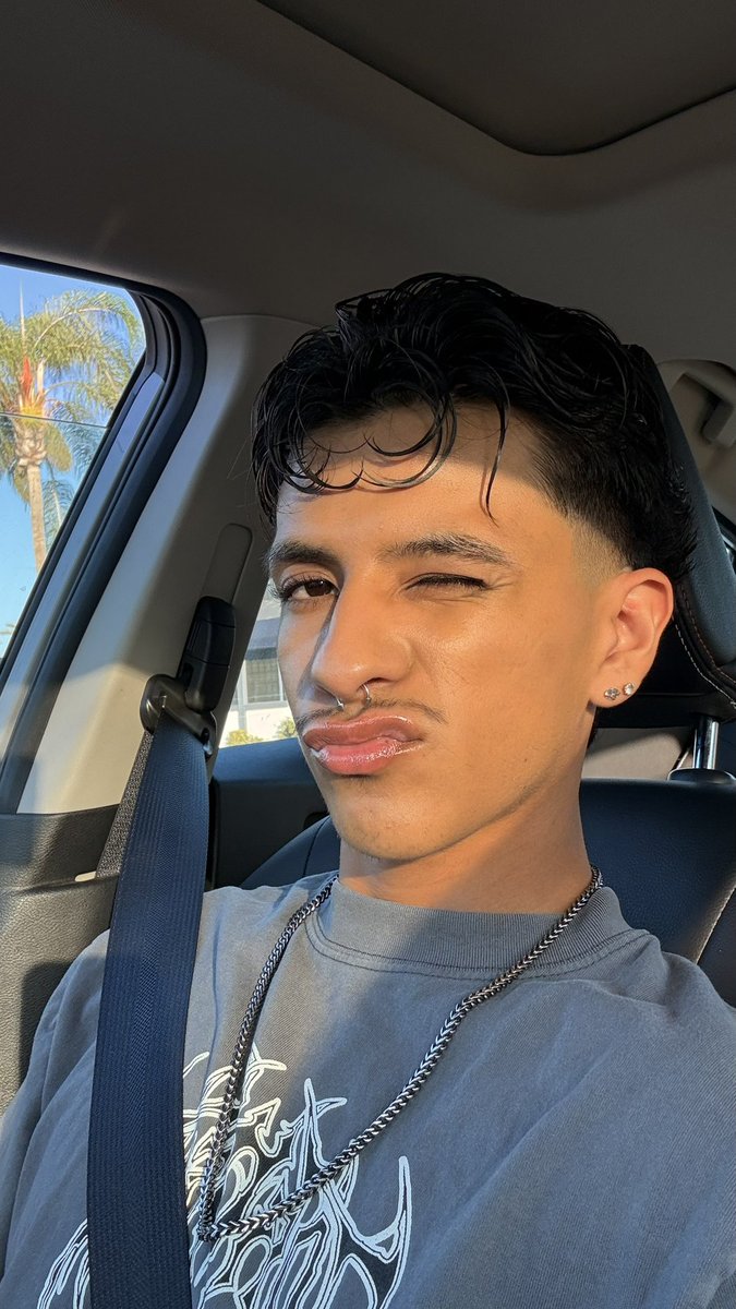 _julian21_'s tweet photo. hey🤍 https://t.co/auxrQ7lIqi