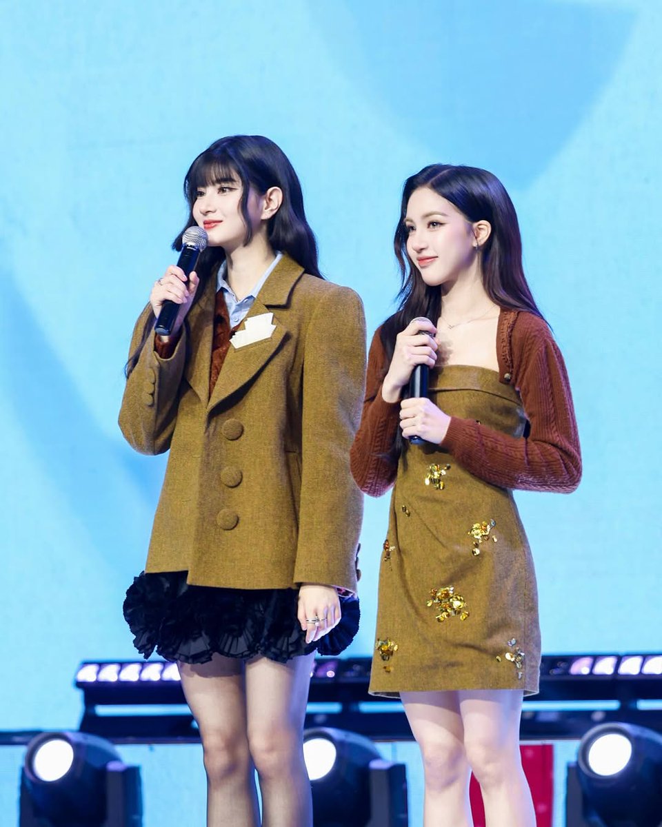 MihRobertha's tweet photo. ขอบคุณทุกคนมากๆ นะครับ ขอบคุณทางทีมงานทุกท่านมากๆ และขอบคุณแฟนๆ ทุกคนที่มาให้กำลังใจพวกเรา มาสร้างความทรงจำดีๆ ไปด้วยกัน เจอกันอีกทีในงานหน้านะครับ💘🫶🏻
BLEJIE FANSIGN IN GZ https://t.co/WRrwGKl88u