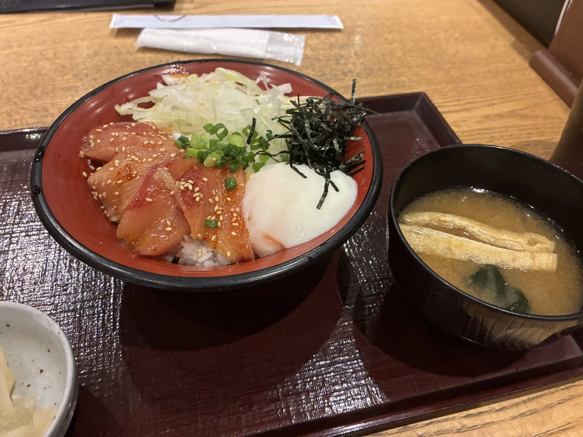 DM_7214's tweet photo. 昼飯にて、ユッケ鯛丼〜 https://t.co/R3Tj8AShTE