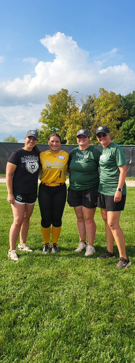 GabyCJuarez10's tweet photo. Today, was another great day. I was able to learn some new drills from @UWP_Softball coaches and team. The coaches talked to me on what I did well and what to work on. I love having honest conversations. All the players were so nice and helpful. They even took us for a tour of campus. Thank you so much for all everything!!
@UWP_Softball @gabbyjeaann @Cheetahs16uDG @jonathanhon_hon @CoachSuca