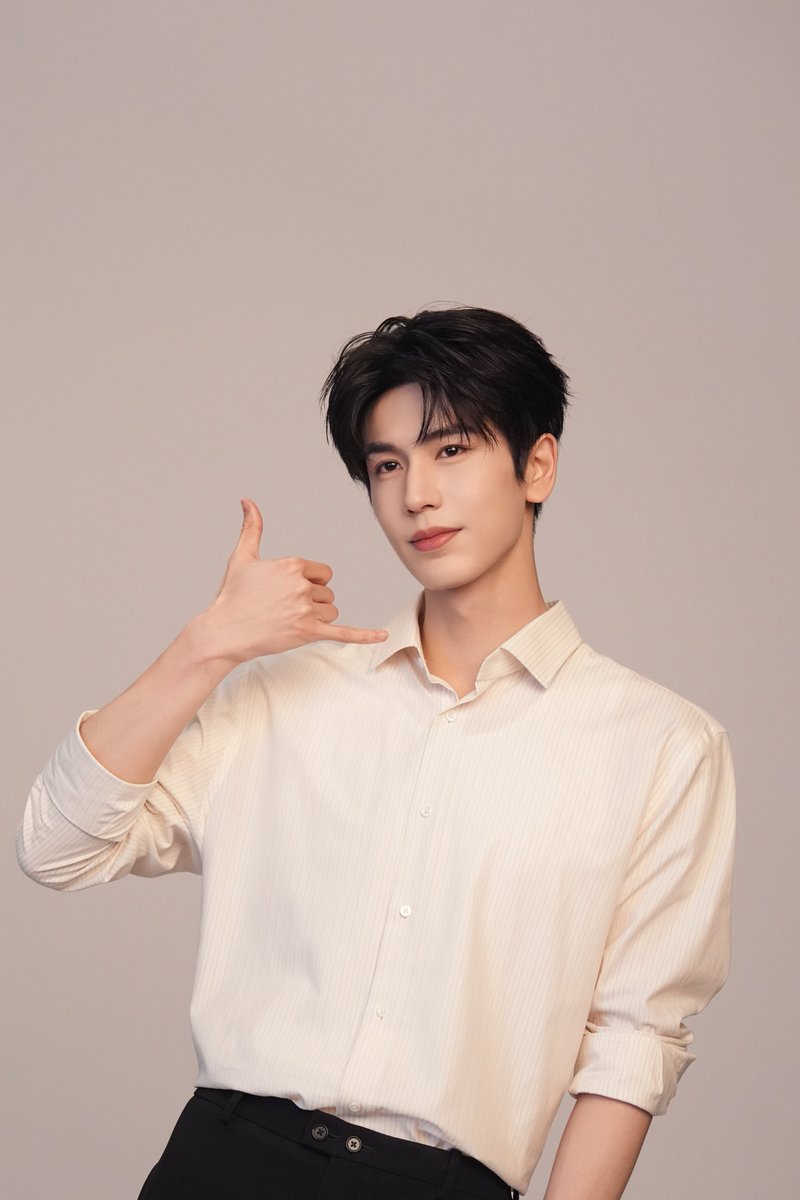 everydayzlh's tweet photo. •091326• zlh studio weibo update 🪐

studio shares new behind the scene pics of #zhanglinghe for China Mobile's M-Zone 💎 https://t.co/FA5lpMs4ou