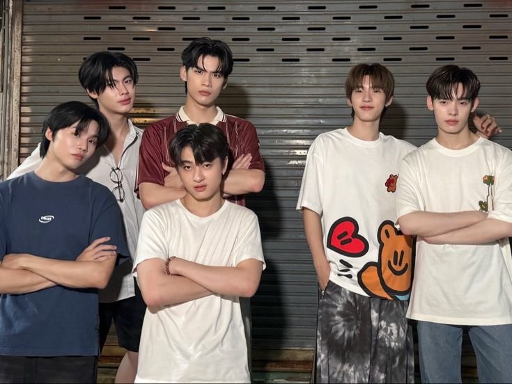 tteporluv's tweet photo. Missing the Duang with you squad 
#duang #qin #duangwithyou #teeteepor #hugh #north #wave #thee https://t.co/qRgyJue9yq