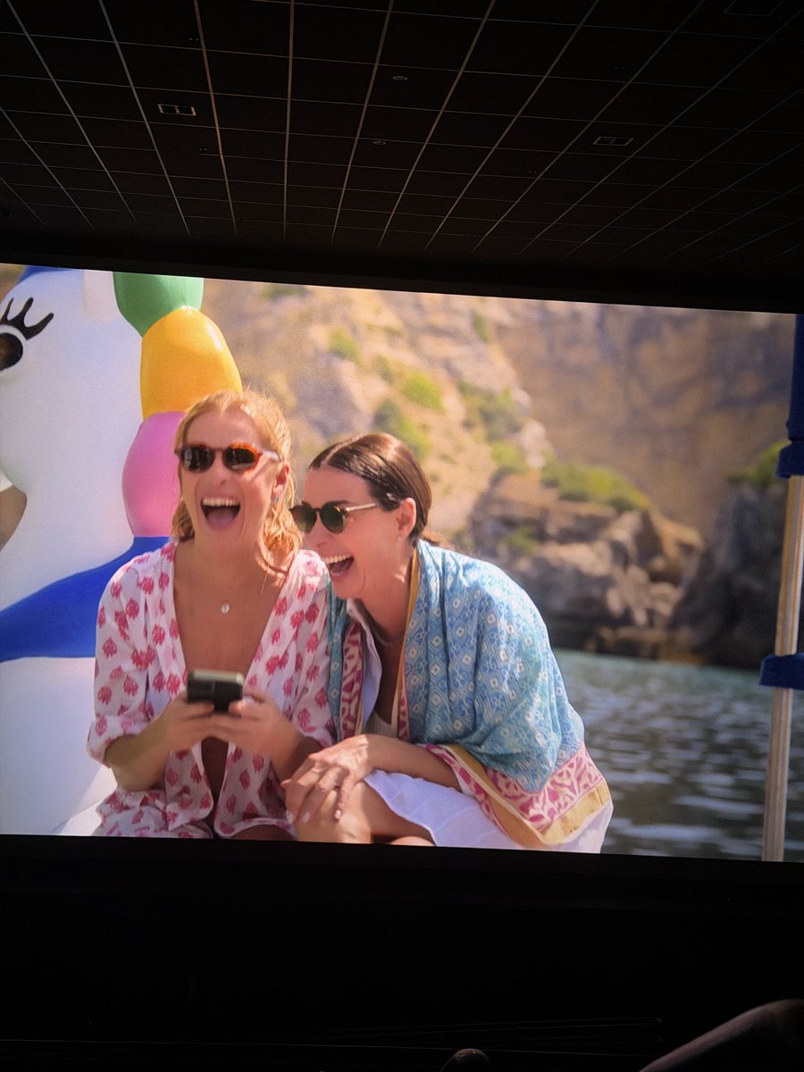 WebMarcia's tweet photo. Meu povo hoje assistir :
“Minha melhor Amiga”
Com Ingrid e Mônica 
Uma comedia deliciosa , apaixonante  que eu super recomendo.
“Amigas mulheres são como asas invisíveis que nos ajudam a voar” https://t.co/35rPvAJsk0