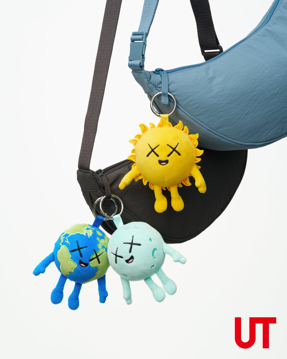 UNIQLO_JP's tweet photo. いよいよ���日9/14(月)販売開始！
KAWS UNIVERSE
￣￣￣￣￣￣￣￣
KAWSが描く「地球」・「月」・「太陽」とコンパニオンが並び、遊び心ある色使いと印象的な線画で、あたたかさとつながりを表現。
MENとKIDSのTシャツとスウェット、チャームが登場！
https://t.co/nleqXKOxBF
・UT・スウェットシャツは、おひとり様1商品1色柄につき2点までの販売とさせていただきます。
・チャームは、おひとり様1商品1色柄につき1点までの販売とさせていただきます。
・人気商品につき、ORDER & PICKおよび店舗在庫検索は対象外とさせていただきます。