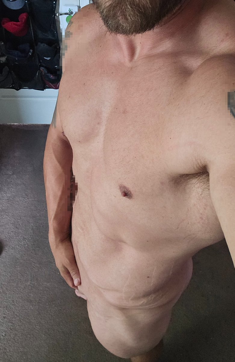 FitandTempting_'s tweet photo. I love when the hubby sends me photos while im at work https://t.co/7OuKAro9ZJ