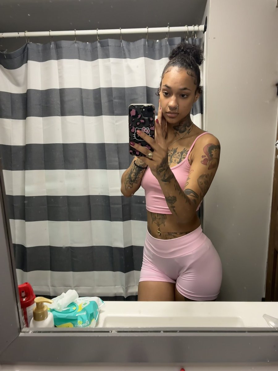 nicee321's tweet photo. Who’s tryna meet up tonight 
#AZ #Arizona #Latina #MILF #PHX #MesaAZ #PhoenixNights #GrownWomanEnergy #LatinaVibes #AZAfterDark #Meetup #ConfidentEnergy https://t.co/e2K7yyH9yA