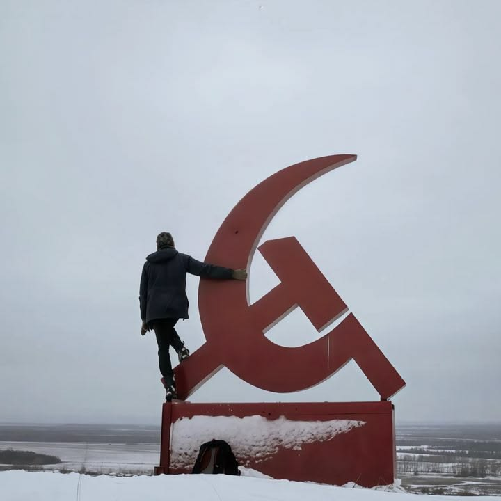 RTSG_Main's tweet photo. Being a Communist means FIGHTING for the working class! https://t.co/m0WMMoN1DT