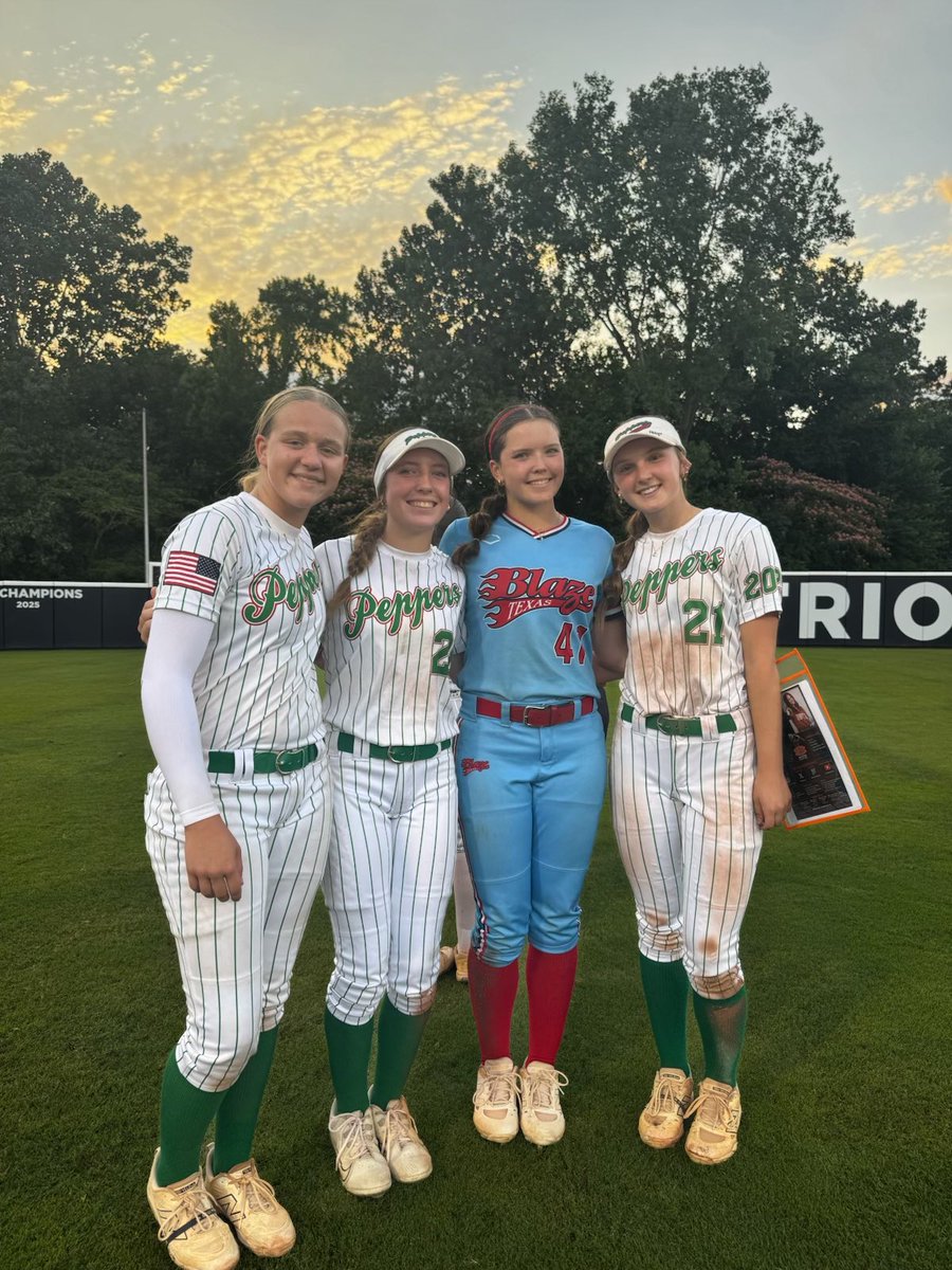 copelandcunni1's tweet photo. 4 months later, now wearing the same jersey!!! Love how God works in such small ways. #AGTG #BlazeOn https://t.co/J3nlp6rVcq