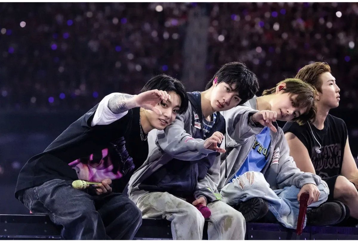 kintsuga_'s tweet photo. New Kim Family pic dropped 😭 https://t.co/J3taMRERR1