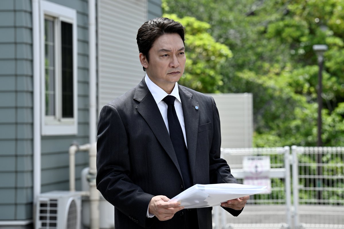 drama_wowow's tweet photo. ✛連続ドラマＷ　東野圭吾「虚ろな十字架」✛
9/13(日)午後10:00放送・配信

【第2話】
小夜子殺害を主張する町村(#ピエール瀧)だが、供述には不自然な点が。
一方、町村の義理の息子・仁科史也(#赤楚衛二)は、苛烈な非難を浴びていた。

#虚ろな十字架 で感想をお待ちしています📝

#香取慎吾 #WOWOW https://t.co/9v1jBcDZvp