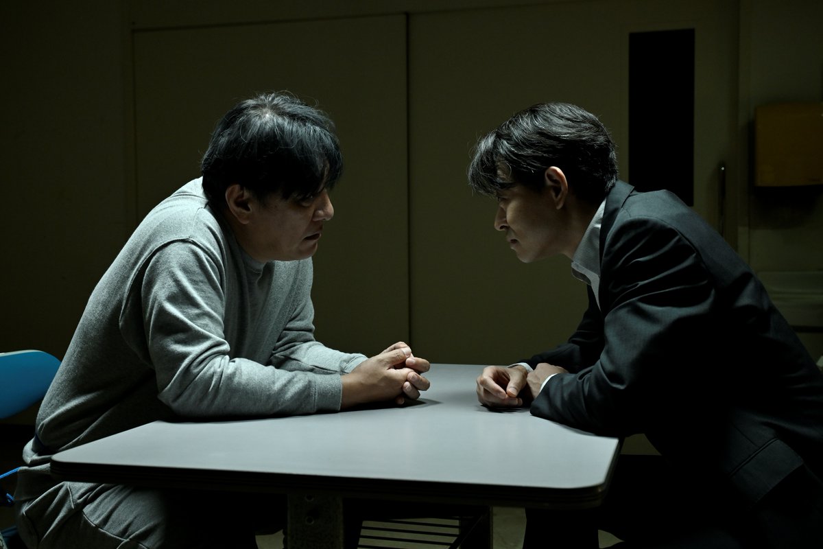 drama_wowow's tweet photo. ✛連続ドラマＷ　東野圭吾「虚ろな十字架」✛
9/13(日)午後10:00放送・配信

【第2話】
小夜子殺害を主張する町村(#ピエール瀧)だが、供述には不自然な点が。
一方、町村の義理の息子・仁科史也(#赤楚衛二)は、苛烈な非難を浴びていた。

#虚ろな十字架 で感想をお待ちしています📝

#香取慎吾 #WOWOW https://t.co/9v1jBcDZvp