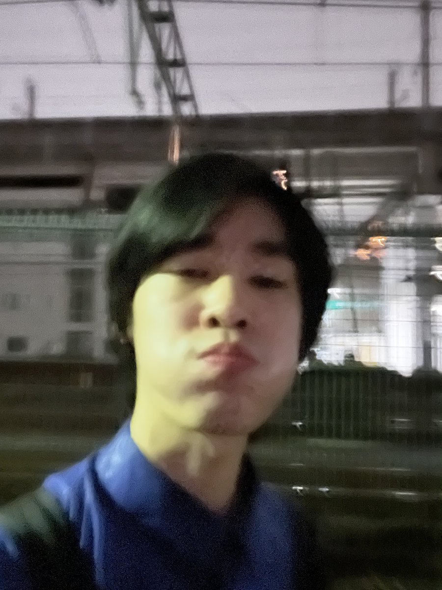 rintarofuse's tweet photo. 口のなかに東京湾の海を入れて、そのまま都内を移動して、東十条のギャラリーまで運ぶパフォーマンス（観客はいない）を昨日はした。東京駅を通過するとき「口のなかが海なの俺だけ！」と思えた瞬間、なにか芸術のうつくしさに触れた気がした。 https://t.co/zL1EgcTfLN