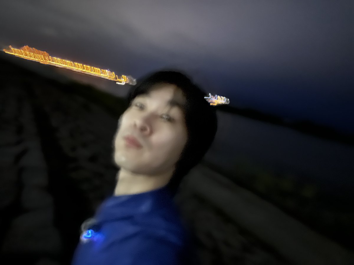 rintarofuse's tweet photo. 口のなかに東京湾の海を入れて、そのまま都内を移動して、東十条のギャラリーまで運ぶパフォーマンス（観客はいない）を昨日はした。東京駅を通過するとき「口のなかが海なの俺だけ！」と思えた瞬間、なにか芸術のうつくしさに触れた気がした。 https://t.co/zL1EgcTfLN
