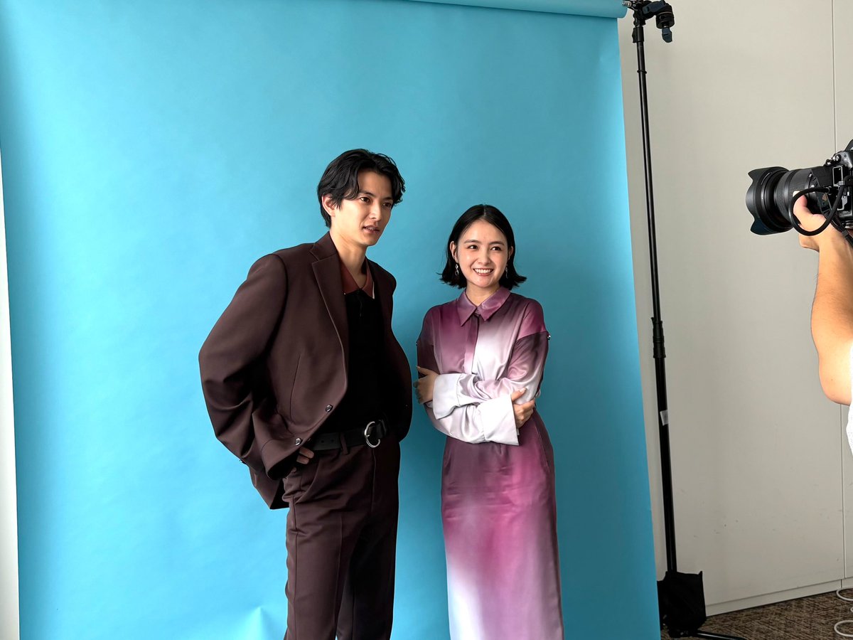 2126uminohoshi's tweet photo. ㊗️青春群像劇『2126年、海の星をさがして』の公開まであと✨2ヶ月✨❗️

こちらは、ご出演の #渡邊圭祐 さん、#葵わかな さんの2ショットインタビューの撮影風景❗️

掲載情報は、随時投稿しますので、お楽しみに♪

11/13より #池袋HUMAXシネマズ ほか全国順次公開

#2126年海の星をさがして https://t.co/bFzkEERPbg
