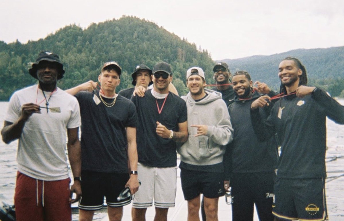 fearedlaker's tweet photo. coolest team in the league 💕 https://t.co/D99dsyqds1