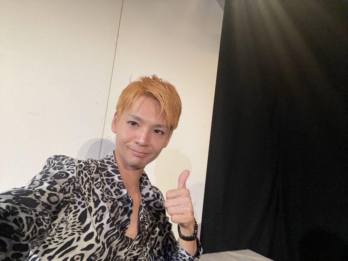 Shun2089369's tweet photo. 本日 #ブルースクエア四谷 にて公演の #劇団イヴァノヴィッチ さんの舞台「#platinagirls(プラチナガールズ)」 最終日です。13:00と17:00の2公演です。
雨が降りそうな感じなので、階段や足元にお気をつけてお越し下さい🙇 https://t.co/XA7UFyhmkQ