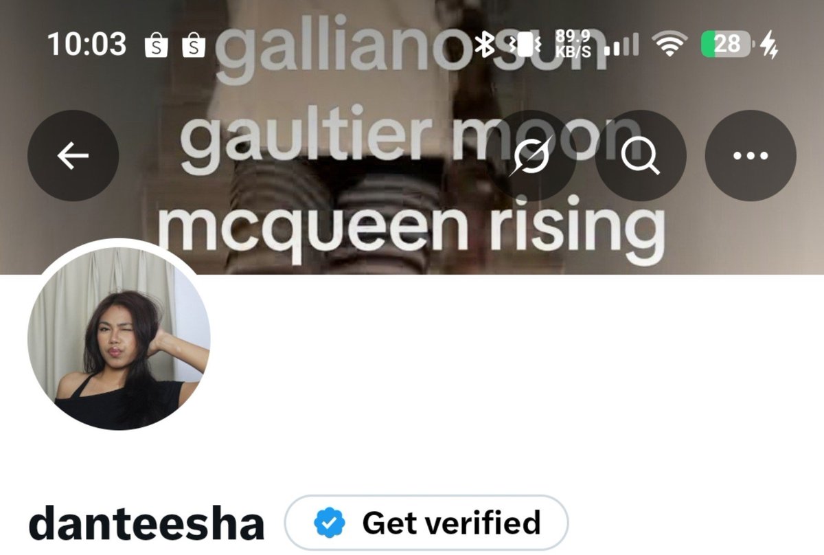 invincidle's tweet photo. luv my new layout 😜✋ https://t.co/oN9GL7FgEy
