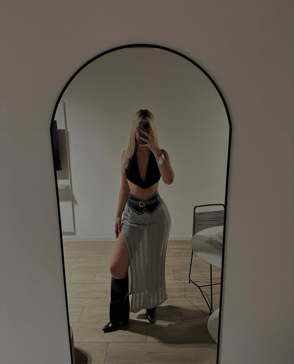 haileyxpure's tweet photo. not trying to steal attention but if i do, don't look away https://t.co/WhHiuvPjzg
