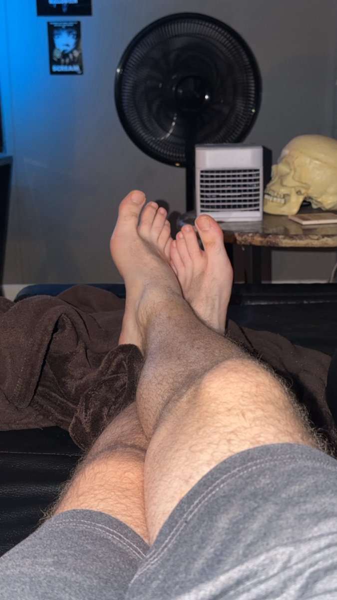 codyphipps1's tweet photo. Are my feet pretty? #GayFeet #MaleFeet #FootFetish #Feet #SingleGay https://t.co/0q87zVXlyv