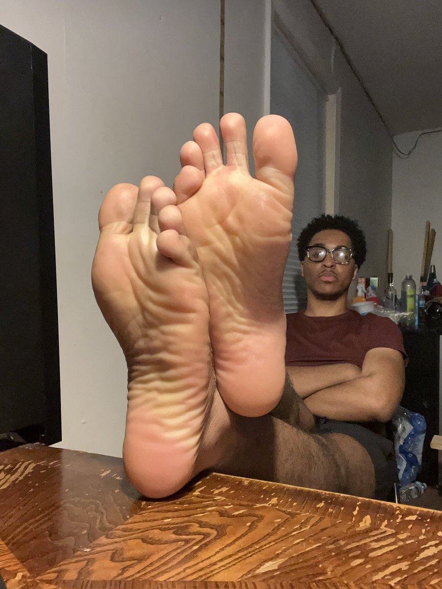 MasterBrownXL's tweet photo. On your knees, at my feet. https://t.co/jDJZ174WhJ