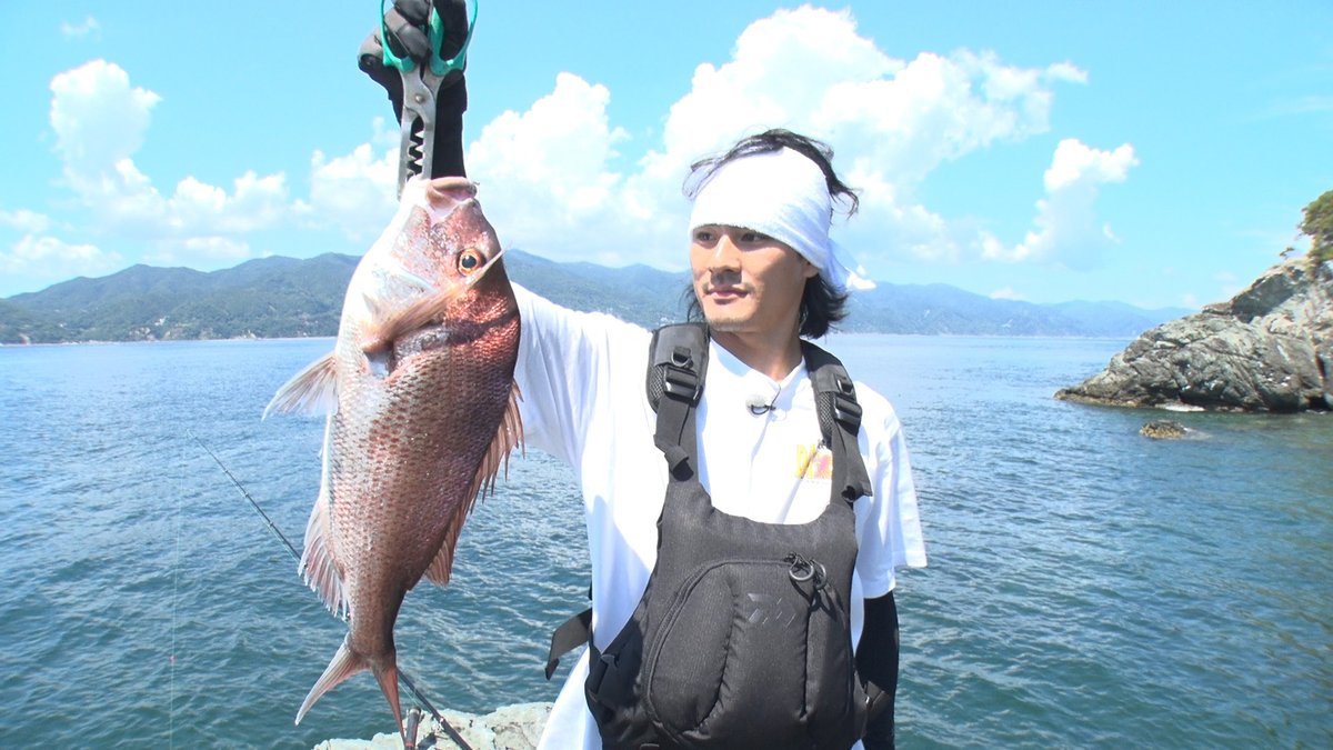 tetsuwan_DASH's tweet photo. ／
#鉄腕DASH 放送中🎣
＼

今回のロケでの釣り上げ第一号は慎太郎👏
見事なマダイをGET🎣

ターゲット・コブダイは誰が捕獲するのか？
放送をお楽しみに◝✩

TVerリアルタイム配信中！
🔗https://t.co/SUflLtJGPE

〖 巨大食堂 〗
#森本慎太郎(SixTONES) https://t.co/tmar7TsQUo