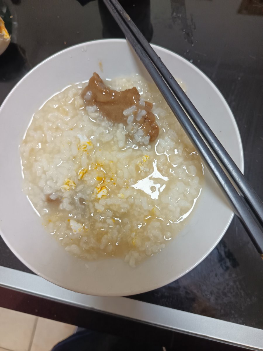 taroh998991's tweet photo. [Warm homemade congee with side of pickled vegetables u0026 a soft-boiled egg = my perfect cozy weekday breakfast ]， https://t.co/AdOHQh5KF1