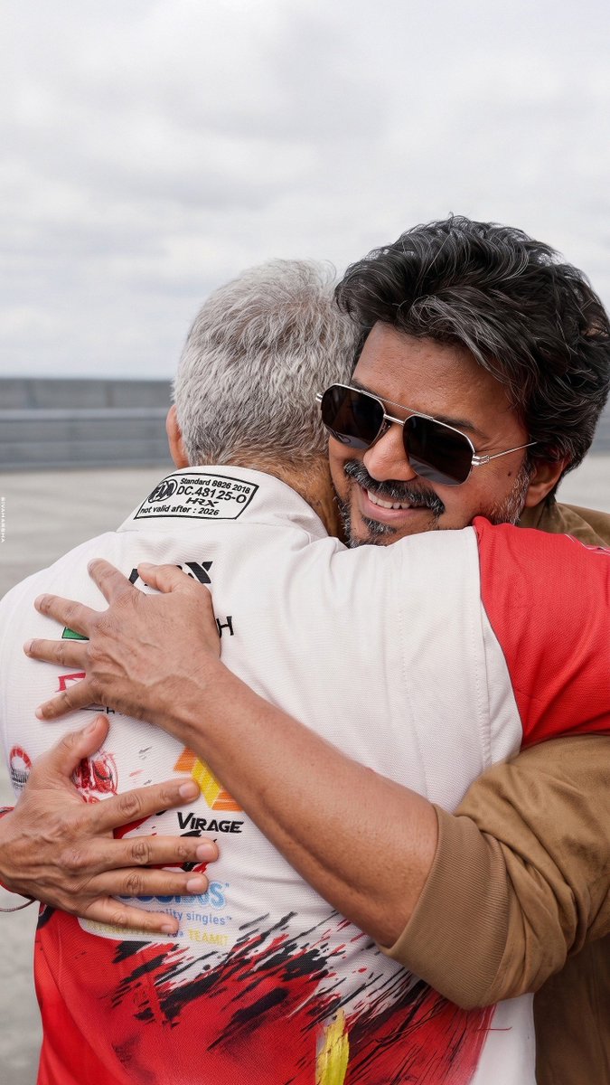 BoopalanVJ's tweet photo. CM Vijay &amp; AK Ajith ❤️!!! https://t.co/HDxHqjLjr1