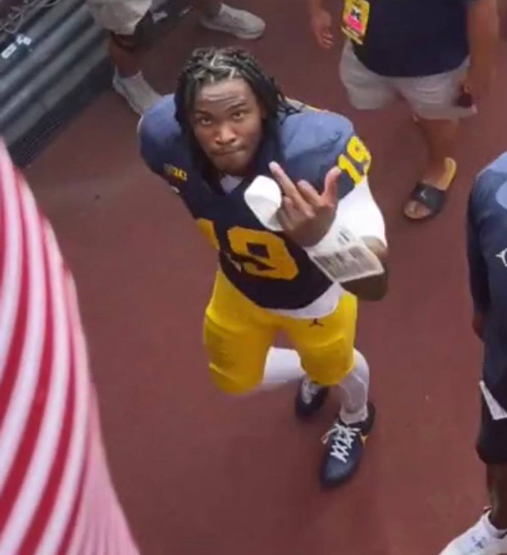 BarstoolUofM's tweet photo. HEY OHIO STATE https://t.co/Vd3zn93kR3