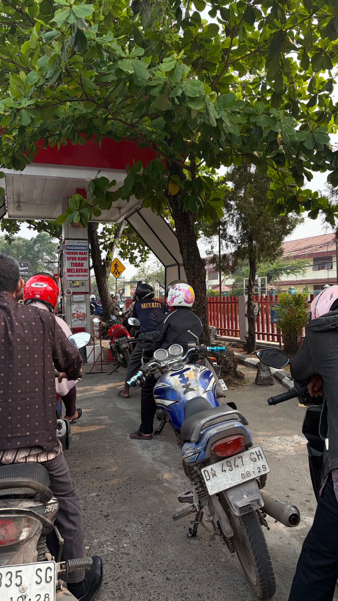 Matthewrico7's tweet photo. apakah itu hanya tulisan untuk di pajang ? @pertamina @PertaminaCare https://t.co/Baf51z05TS