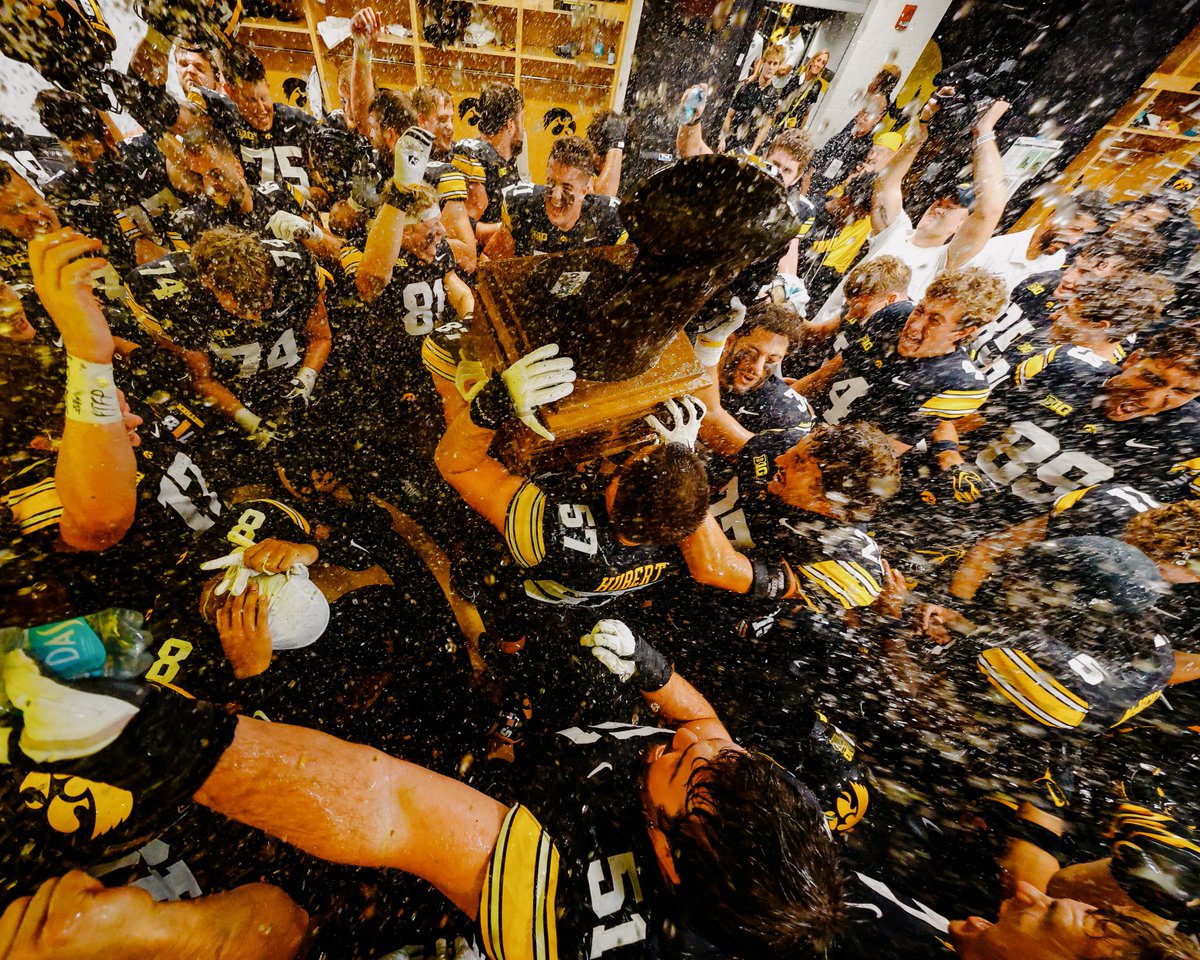 HawkeyeFootball's tweet photo. Back home 🏠 https://t.co/XiFzUwOLfO