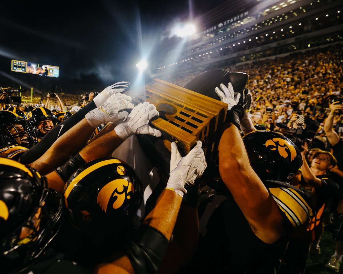 HawkeyeFootball's tweet photo. Back home 🏠 https://t.co/XiFzUwOLfO