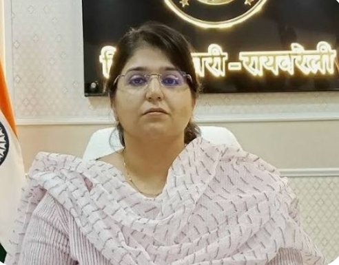 AhteshamFIN's tweet photo. #DM ने बच्चों का दिल जीता !! 📚

#IAS सरनीत कौर ब्रोका जिलाधिकारी रायबरेली ने जय प्रकाश नारायण सर्वोदय विद्यालय की बदहाली & जेन अल्फ़ा के प्रदर्शन के बाद उनकी डिमांड को पूरा करवा दिया है बच्चे ठंडे पानी के लिए वाटर कूलर की डिमांड कर रहे थे #कलेक्टर ने बच्चों का दिल जीते हुए दो वाटर कूलर,कूलर, डीप फ्रीजर और फ्रिज अपने सामने लगवाये..बच्चों के #कलेक्टर को शुक्रिया कहा !! ...#DM ने भी लापरवाह स्कूल के वरिष्ठ सहायक को निलंबित कर दिया है...वही बच्चे अब सीधे #DM से संवाद कायम कर उनका भरोसा जीत लिया !!