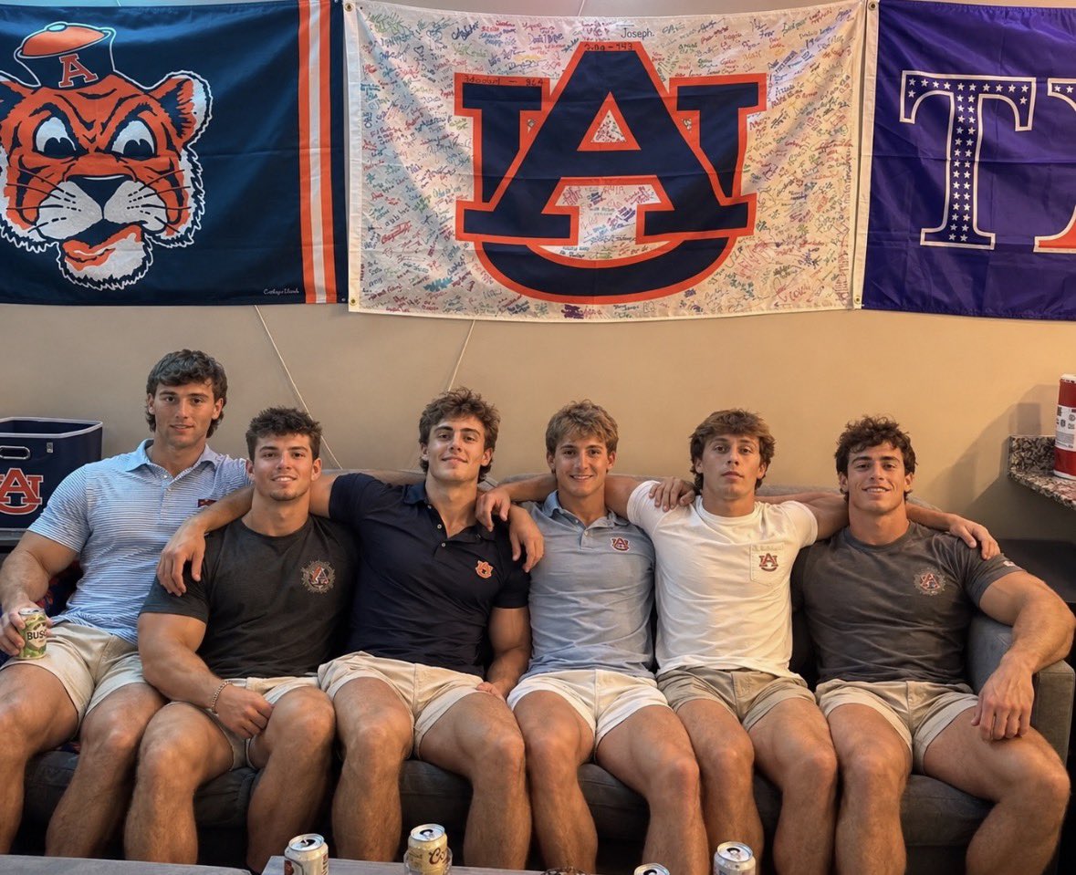 str8boyworship's tweet photo. Pick your favorite frat bro 🥵 https://t.co/uujeKA8qnB