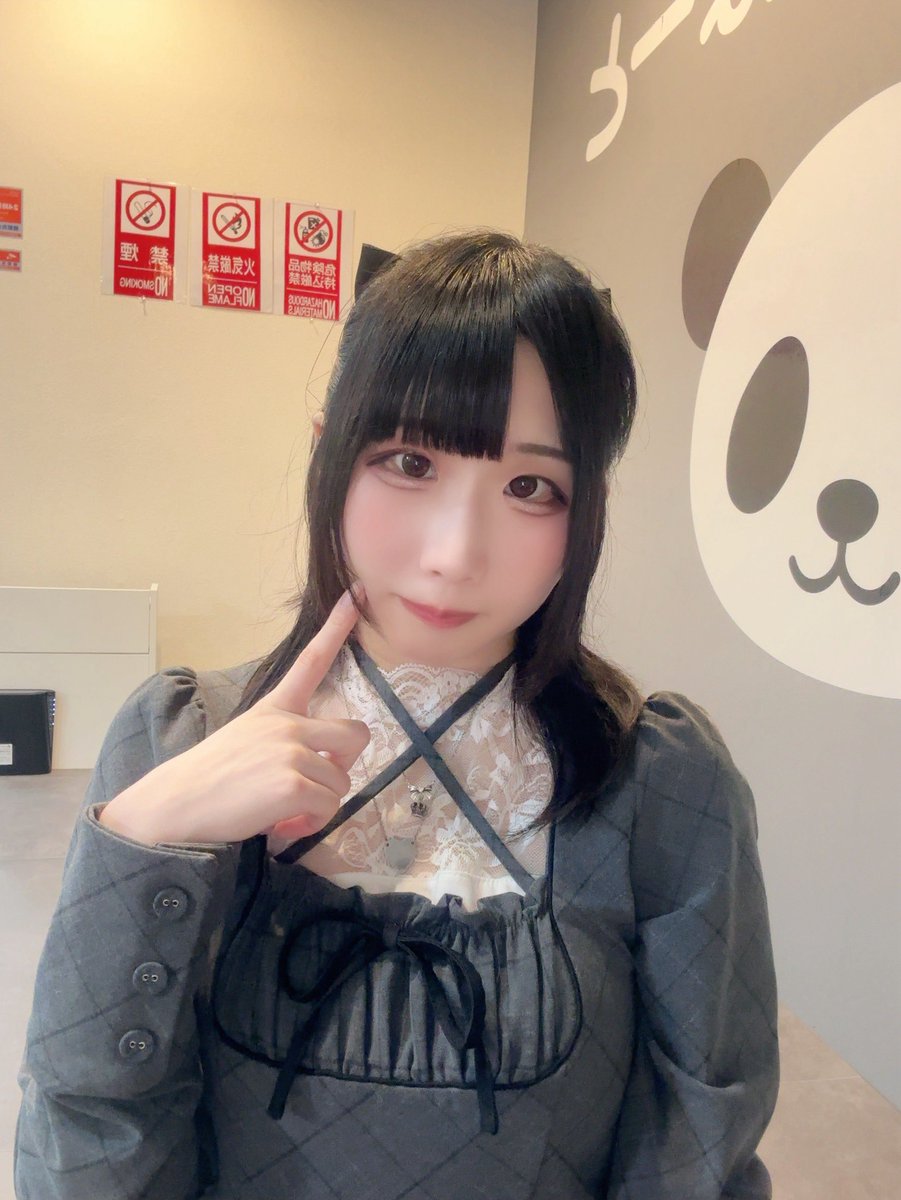 panpas_info's tweet photo. オープンしました🐼✨
コリアンイベント最終日🇰🇷
ガチャガチャも復刻❣️
おおきなえさ1杯につき1回まわせるよ🎡

\12-18/
♡ろぜ@rose___panda 
🌟ゆみ予約出勤　12- @yumi_pnps 

\15-21/
♡ひなこ@hinako_panda3 

\18-22/
♡ゆね@nk_yune 

\18-23/
♡みみこ@mimic0_panda 

#コンカフェ
#湯島 https://t.co/qr3BoS9lSE