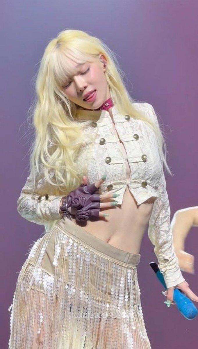 ffsxna's tweet photo. Black Dress #winrina
Fresh off her solo, Karina barely steps offstage before Winter pulls her into a dark dressing room, completely losing her mind over how hot she looked. With only minutes before Winter's own set.
โ ๏ธWinter G!P #wintop
๐https://t.co/gf0mMIE5Kc https://t.co/pouM1FzpeE