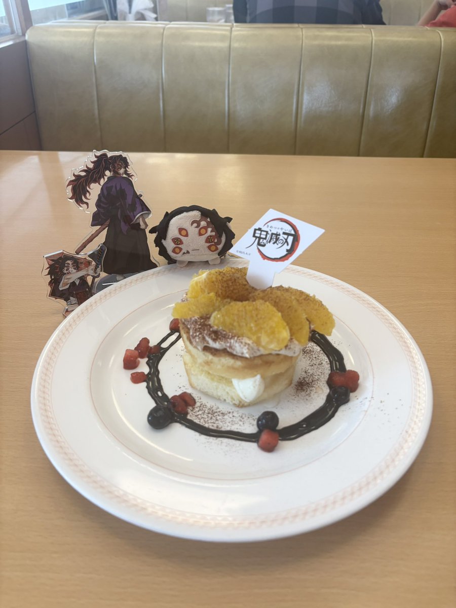 3qr7t's tweet photo. ジョイフルコラボ➰🎵
巾着はもう枯れてたけど黒死牟さんのパンケーキ食べてきた( i꒳​i )⭐️パネルは炭治郎だたよ🍒*˖° https://t.co/VO5sUSljPW