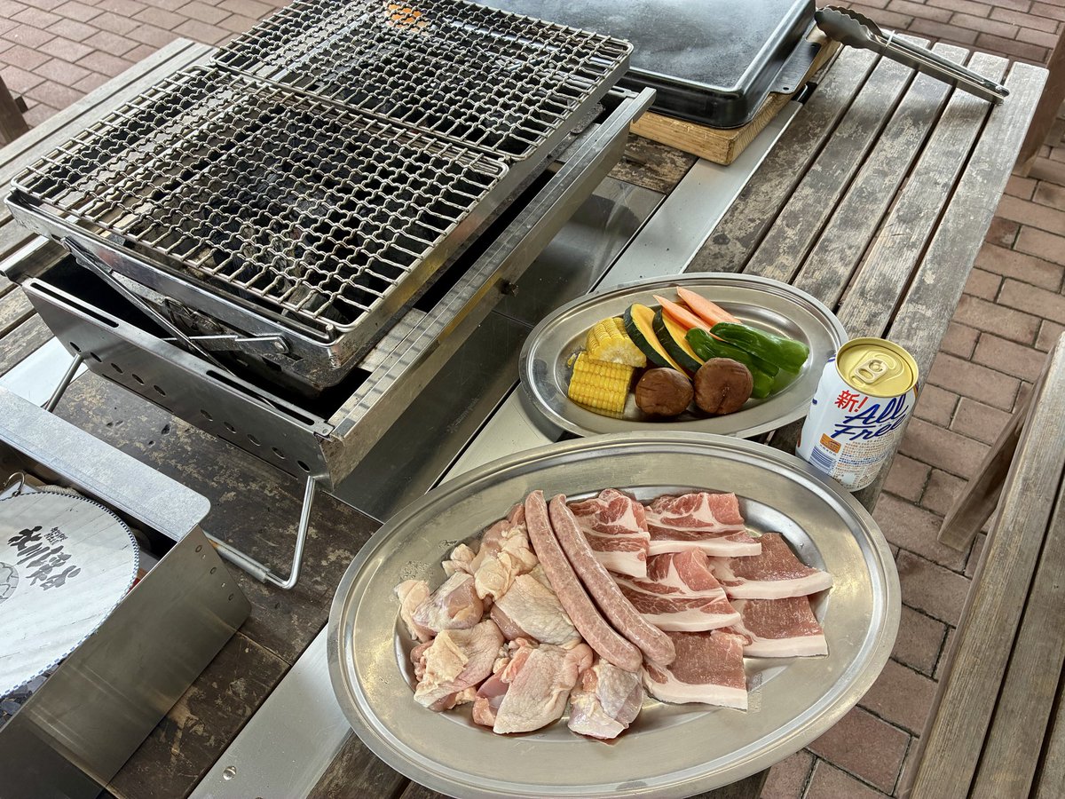vxg_fd's tweet photo. 2026.9.13、12時、FISHUP秋川湖。抽選で当たったBBQに来ています。これが秋川湖の現状、水面は水草で水中はメダカ？おたまじゃくし、投網に逃れた尾びれにマメの付いた小魚。ココは大変お世話になりました。Mr.Ｎは本日お休みとのこと、残念‼️#FISHUP秋川湖、#フライフィッシング、#エリアトラウト https://t.co/UuaAcHXDSb