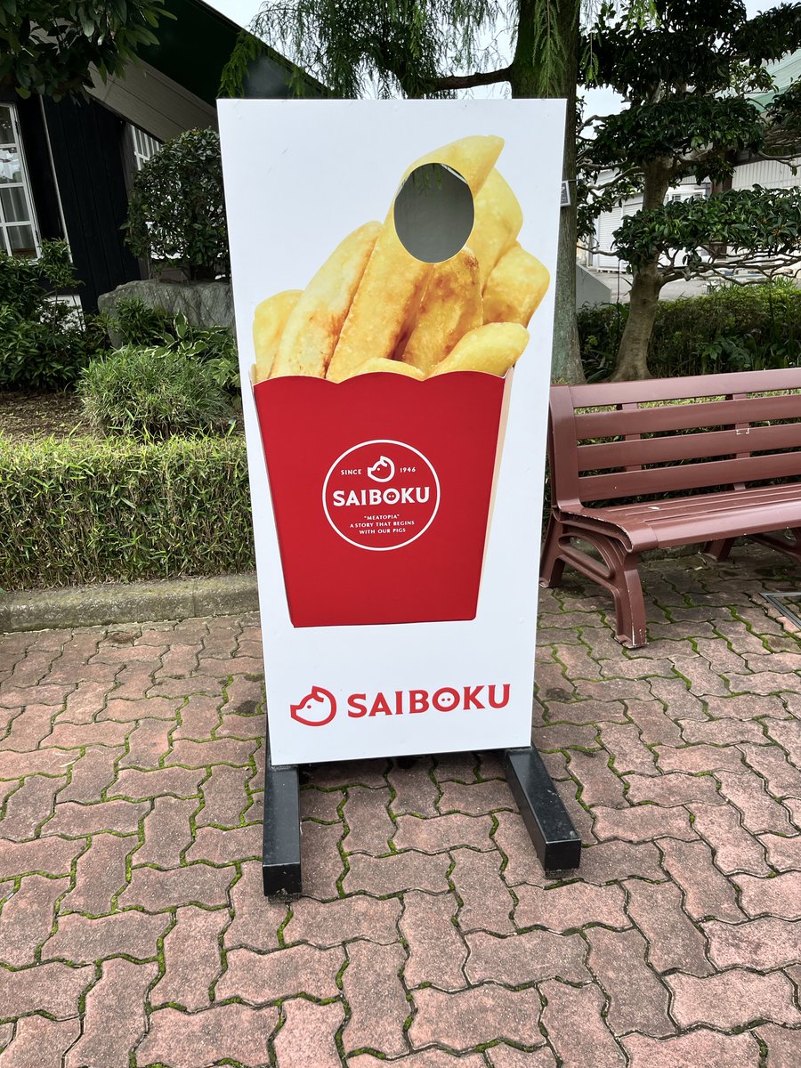 tunasuke_'s tweet photo. 相変わらずの顔出し看板なサイボク https://t.co/enB8eYEbJt