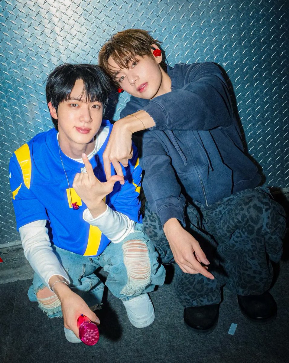 archivefortae's tweet photo. TAEHYUNG AND JIN https://t.co/OMH8eVPQkM