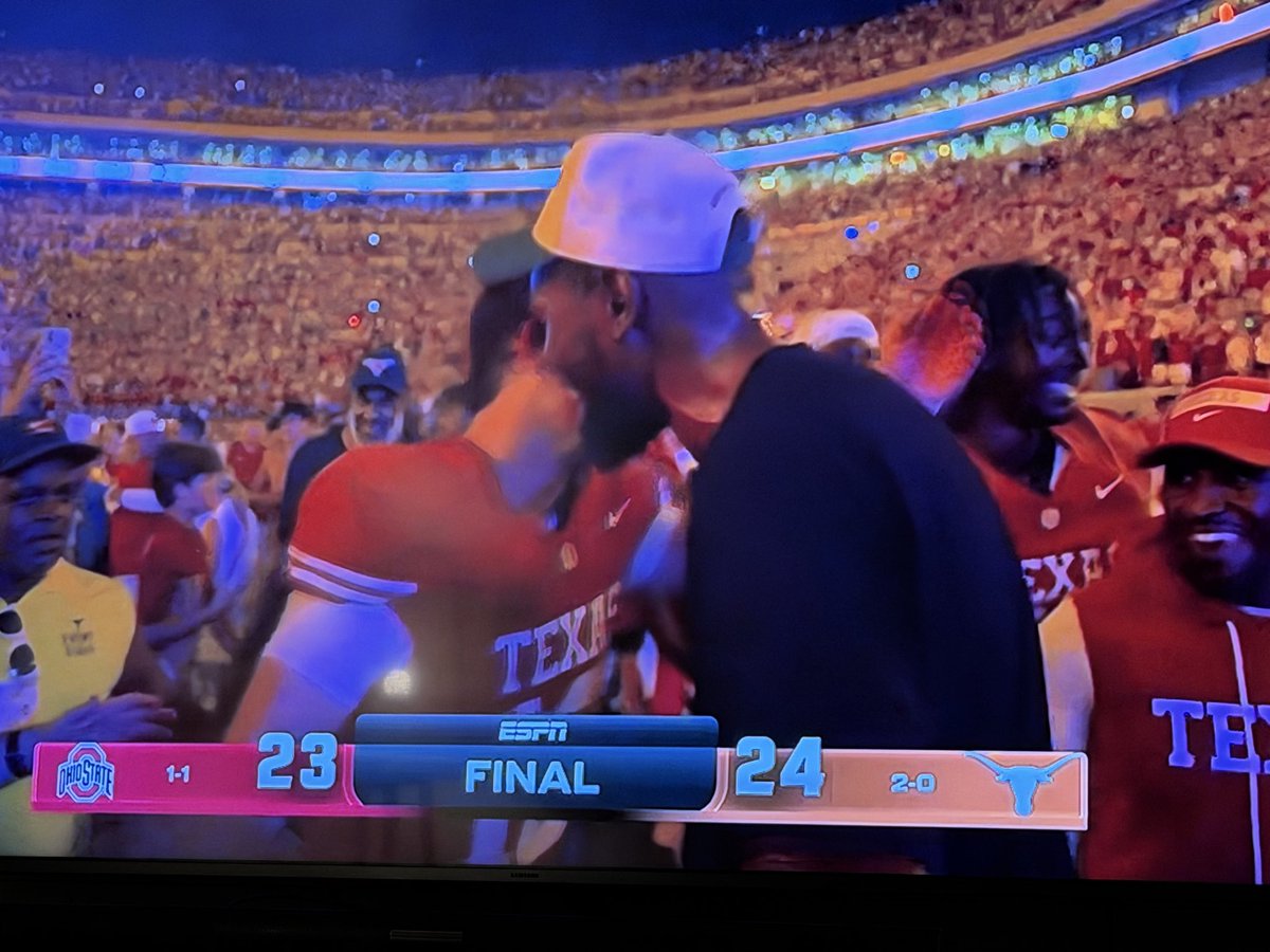 MarGOSFFL's tweet photo. We’ve witnessed history my friends!!! @KDTrey5 celebrating with Arch!! #Hookem runs deep! https://t.co/xyd3TWSqOl