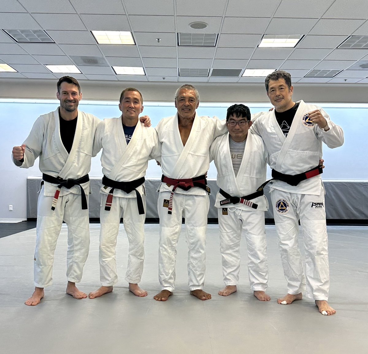 Jiu_Jitsu_NERD's tweet photo. 髙田延彦さんが黒帯昇格。帯の授与者はヒクソン・グレイシー 。おめでとうございます。 https://t.co/w6oAl7iix2