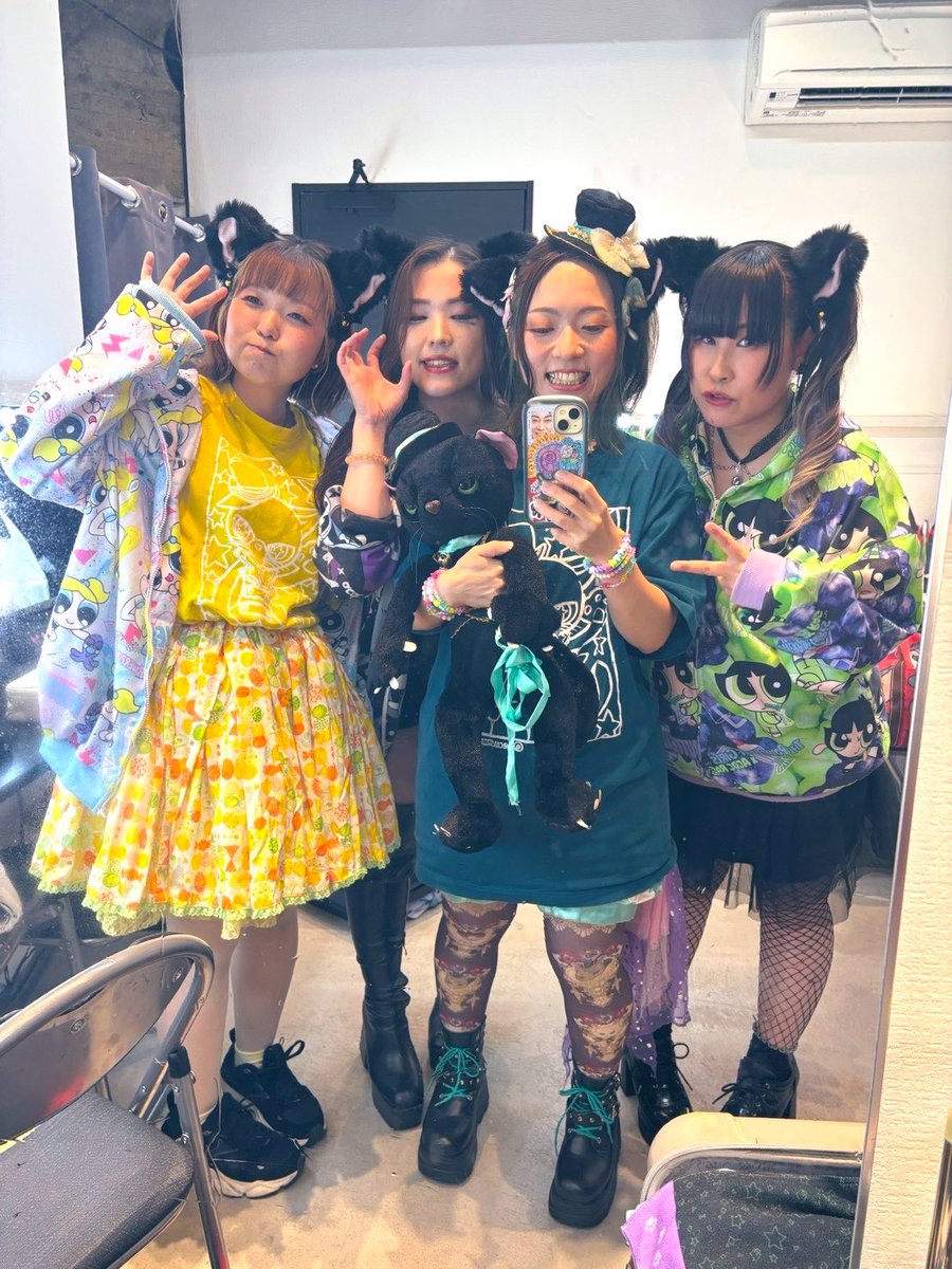 luke_Sheglapes's tweet photo. 猫まっしぐら。一日限定復活ライブ
たくさんのご来場ありがとにゃん🐈⸒⸒⸒⸒
久しぶりに会いにきてくれた方も、はじめましての方も、みーーんなの笑顔や笑い声が聞けて幸せいっぱい💓
夢見心地で猫たちはまた…夢の中へかえってゆきました🐈⸒⸒⸒⸒🐈⸒⸒⸒⸒🐈⸒⸒⸒⸒🐈⸒⸒⸒⸒おやすみなさい♡ https://t.co/wDCB3x39x8