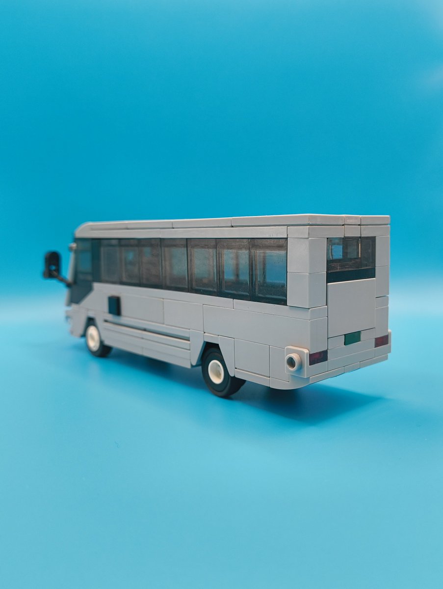 Norick65186664's tweet photo. トヨタ コースターを制作
マイクロバス感を出すのに苦労しました。#5wlc #レゴ #lego https://t.co/rTYFu5SMVE