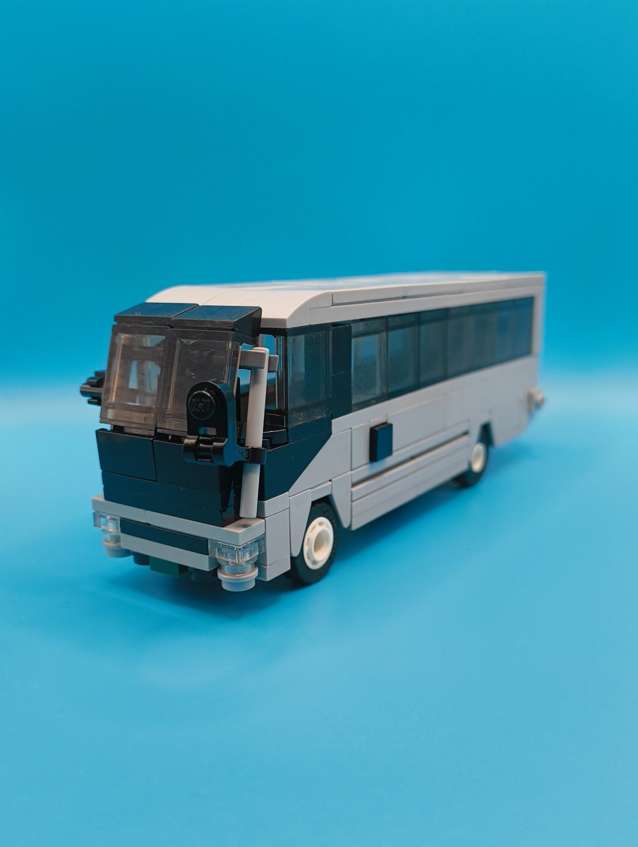 Norick65186664's tweet photo. トヨタ コースターを制作
マイクロバス感を出すのに苦労しました。#5wlc #レゴ #lego https://t.co/rTYFu5SMVE